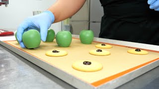 Complete reproduction of green apples. How to make artistic sweets