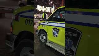 Ambulance stationnée à Montréal devant le Pavillon Guy de Maisonneuve le Vendredi le 24 Javier 2025