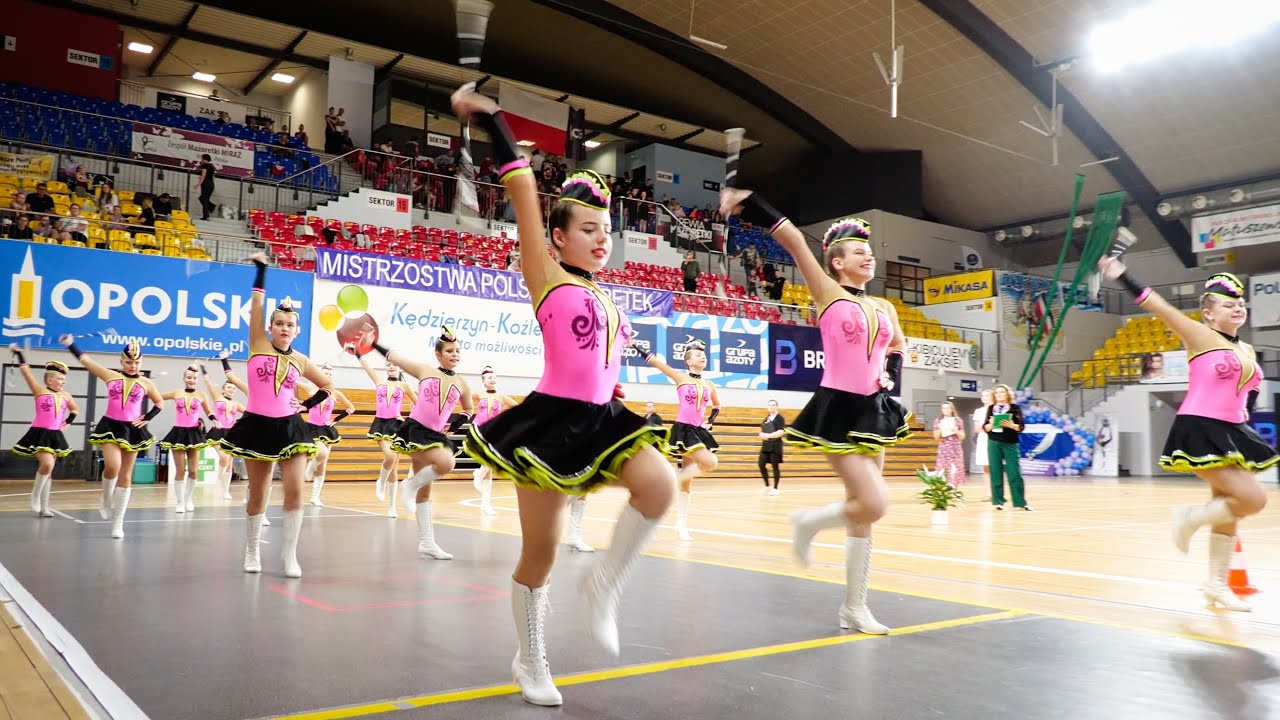 MAJORETTES Fanaberia Kłomnice- BATON CLASSIC DEFILE- Kędzierzyn Koźle ...