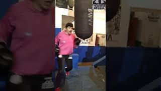 Maira Moneo haciendo bolsas(segundos Afuera) EDICCION Esteban Pereira