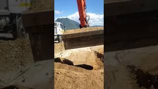 TR Tilt Hitch - Waiotahi Contractors ZX135(2)