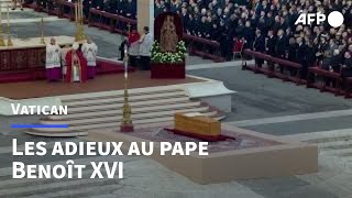 Le pape François rend un ultime hommage à son prédécesseur Benoît XVI | AFP