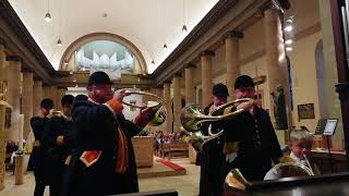 Entrée à St Eustache Trompe de chasse Messe au Luxembourg