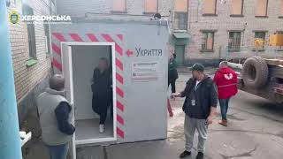 Нові мобільні укриття встановили в Херсоні