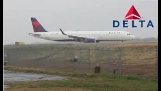 Delta Airlines Airbus A321 Rainy Departure from Memphis International Airport