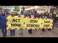 des manifestants accusent la cop26 de