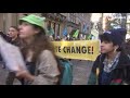 des manifestants accusent la cop26 de