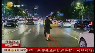 轿车肇事司机各说其词，交警整糊涂了，到底什么情况？