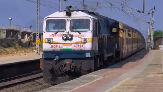 [40194 Sabarmati WDP-4D Cab-1 And Cab-2]19203/4 Veraval Bandra Terminus Veraval Superfast Express.