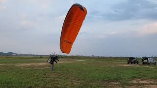 Paramotor ฝึกนักเรียนที่เพิ่งบินใหม่ๆเพิ่มชั่วโมงบินให้มากขึ้น