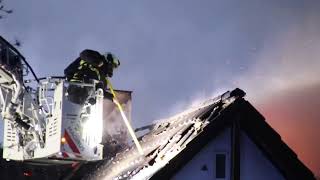 Voldsom tagbrand på villa i Gentofte