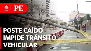 Fallen pole blocks a road on Garcilaso de la Vega Avenue | Primera Edición | News Peru