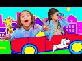 Zoo Animal Adventures | A Giraffe Finds its Family | Learn Spanish | Juva Kids