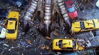 Un criatura llega a Nueva York | Godzilla | Clip en Español