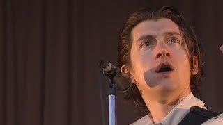 Alex Turner losing his train of thought for 13 MINUTES