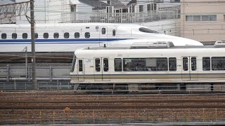 221系と並走する東海道新幹線N700系【京都鉄道博物館スカイテラス】