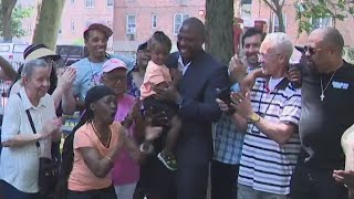 Neighbors thank retiring NYPD detective for years of service