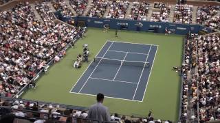 US OPEN 2009, Mens Final, Del Potro serving vs Federer