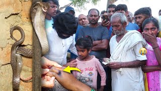 बहुत ही दुखद घटना कोबरा के काटने से 45 वर्षीय महिला की मौत कैसे हुई, बेसहारा हुए बच्चे!😭 Snake bite