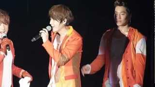 [FANCAM] 120616 Minwoo wipes sweat for Hyesung + Ricsung moment - Shinhwa The Return in SG