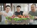 【食味阿远】小业带着帝王蟹、波龙来家了，阿远帮着做“海鲜大咖”，太豪华了 shi wei a yuan