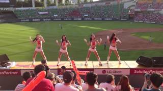 Hanwha Eagles Cheerleaders dancing to Psy's Gentlemen