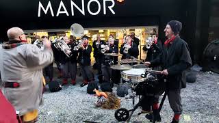 Basler Fasnacht 2022/Platz Konzert Guggenmuusig Schlangenfänger