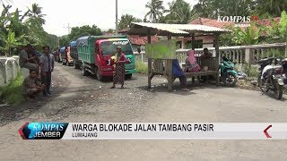 Warga Blokade Jalan Tambang Pasir