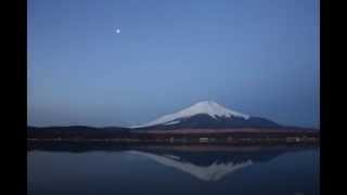 月明かりの富士山（山中湖）