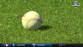 WSH@STL: Diaz breaks the seams on foul ball