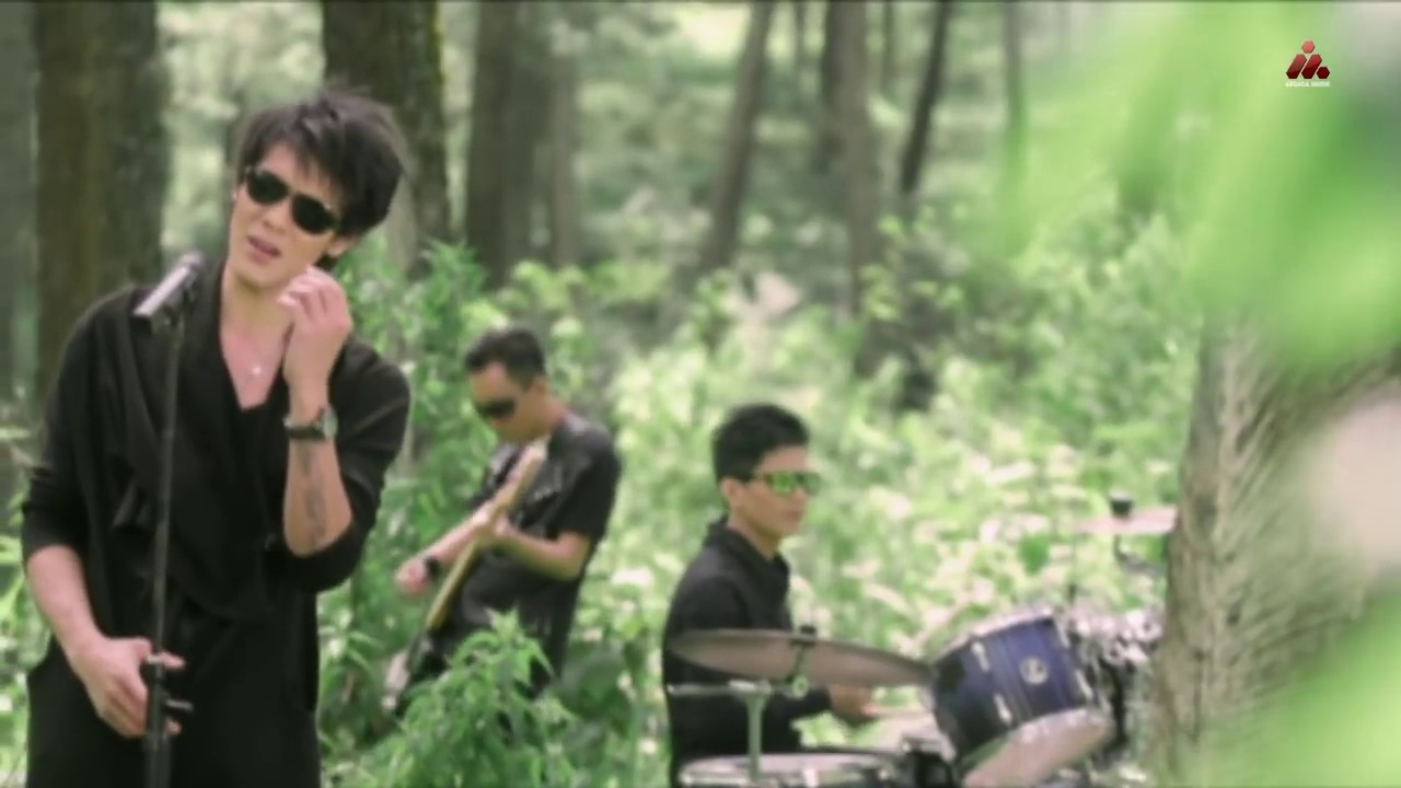 Papinka - Masih Mencintainya (Official Music Video) Papinka - Masih Mencintainya (Official Music Video)