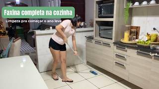 Faxina na cozinha - Organização e limpeza completa