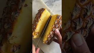*EASIEST EVER* PINEAPPLE CUTTING HACK | HOW TO CUT A PINEAPPLE QUICKLY #shorts