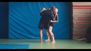 Techniques for Irish Collar and Elbow Wrestling: Cor Ioscaide (Twist Over The Knee)