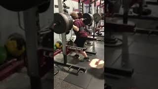 HIGH SCHOOL FOOTBALL PLAYER SQUATS 515 LBS LIKE IT'S NOTHING! #shorts