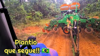 Levando a plantadeira para outra fazenda.