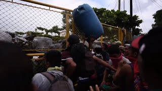 Clashes between police and migrants on Guatemala border