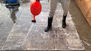 Washing a heavily soiled dining table rug | Original rug design reappears