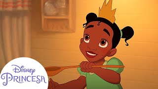 Pequena Tiana aprende a cozinhar | Disney Princesa