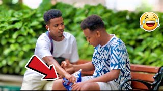 Waxaan Ka Cunay Cuntadii ay Cunayeen Si aan Utijaabiyo Falcelintooda | Very Funny Public prank