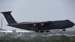 C-5 Galaxy landing USAF Kadena Airbase 嘉手納基地 沖縄 巨大輸送機の着陸