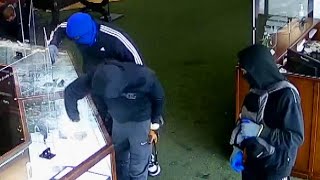 Armed Smash and Grab Thieves Steal $87K Worth of Jewelry