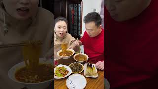 搞笑夫妻美食 couple food funny eating