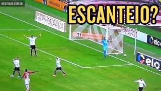 Escanteio? Pablo reclama do lance que originou o gol do Internacional