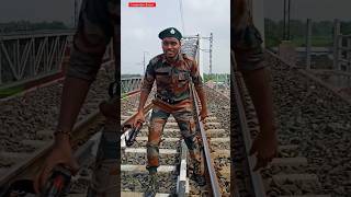 Fauji ka pair fasa train ki patli par🇮🇳 #army #armylover #shortvideo #youtube #ytshorts #train