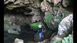 农村俩小伙野外探索神秘山洞，走进洞后看到了什么？吓得转身就跑