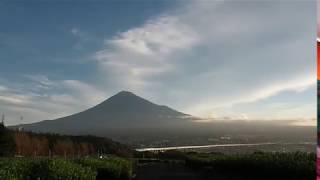 台風一過の日の出、富士山とゆずさん