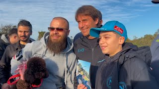 CONTE beniamino dei napoletani! 💙😍 Guardate che rapporto con i tifosi