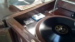 高峰 三枝子  ♪故郷の廢家♪ 1938年 78rpm record. HMV 163 phonograph