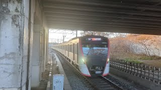 都営地下鉄浅草線5500形5516編成西白井駅通過